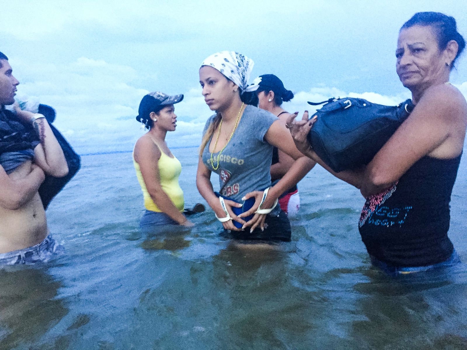 © Lisette Poole González - Liset (center) and Marta with other migrants and locals, about to board a boat in the Gulf of Urabá in northern Colombia.