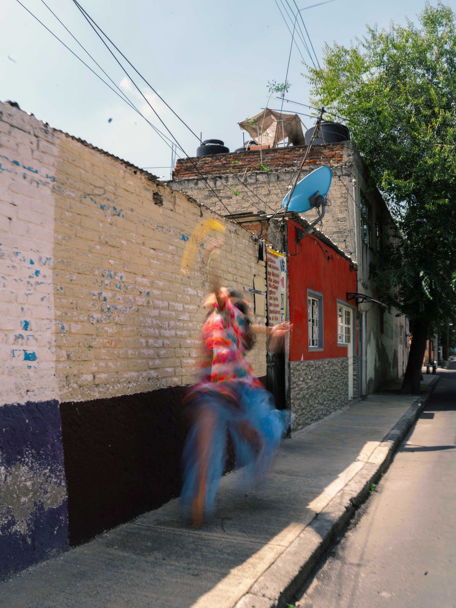 © Lucero Ardila - Image from the Tales of the Asphalt Flower photography project
