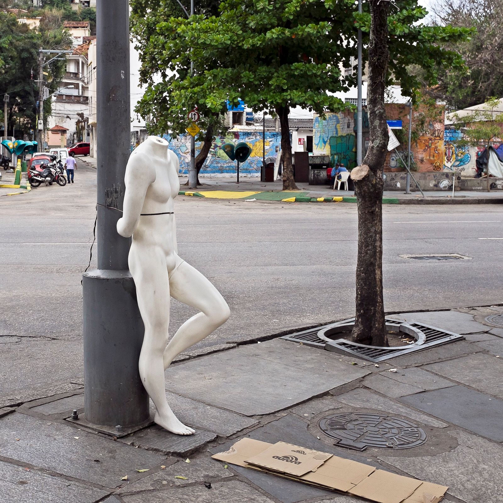 © Lara Ciarabellini - Rio de Janeiro (Brazil) – Mannequin in a street of Catete, a neighbourhood of Rio de Janeiro