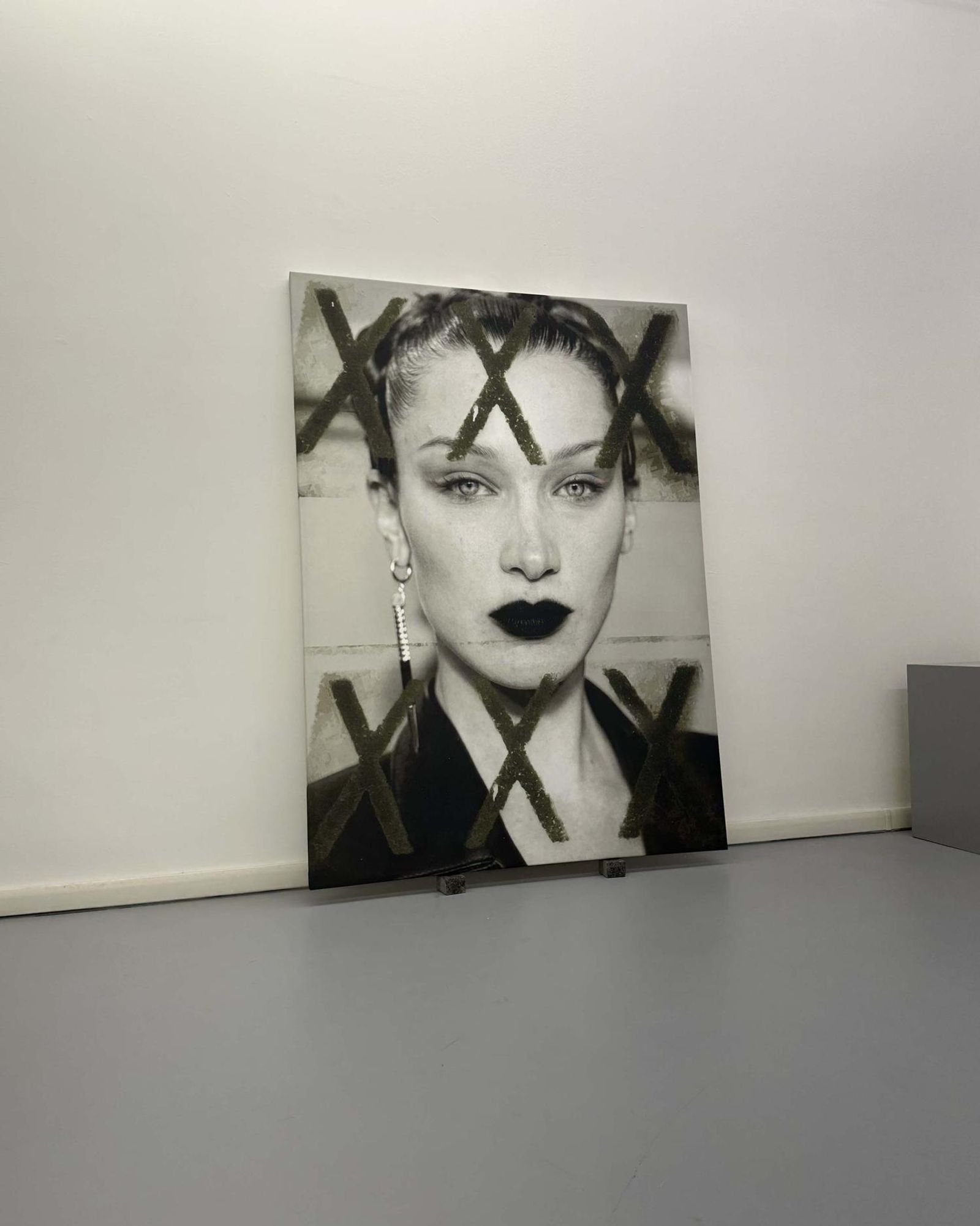 © Luca Massaro - Bella XXX, Milano/Brescia - Double Latex on unprimed linen canvas 180x125x5cm