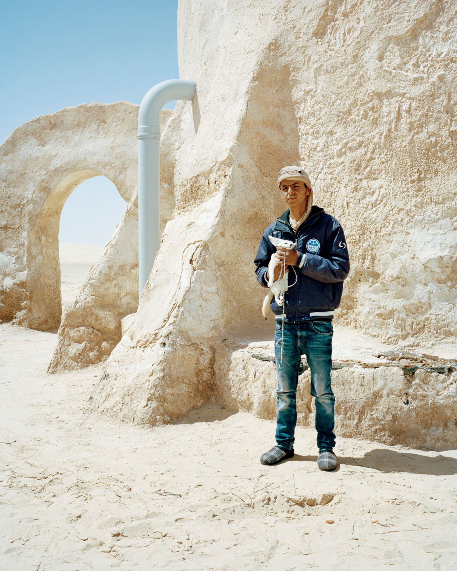 © Miriam Stanke - Ahmed with a desert fox at the Star Wars film set, Ong Jmel