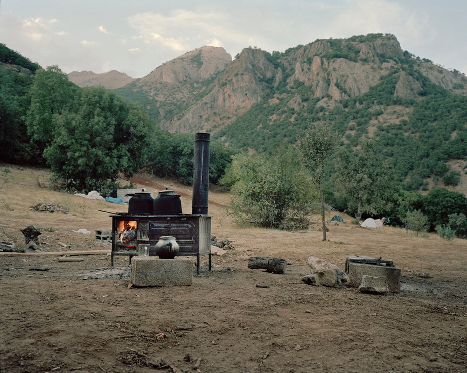© Miriam Stanke - Preparing tea on a cast iron oven in a temporary guerrilla camp.
