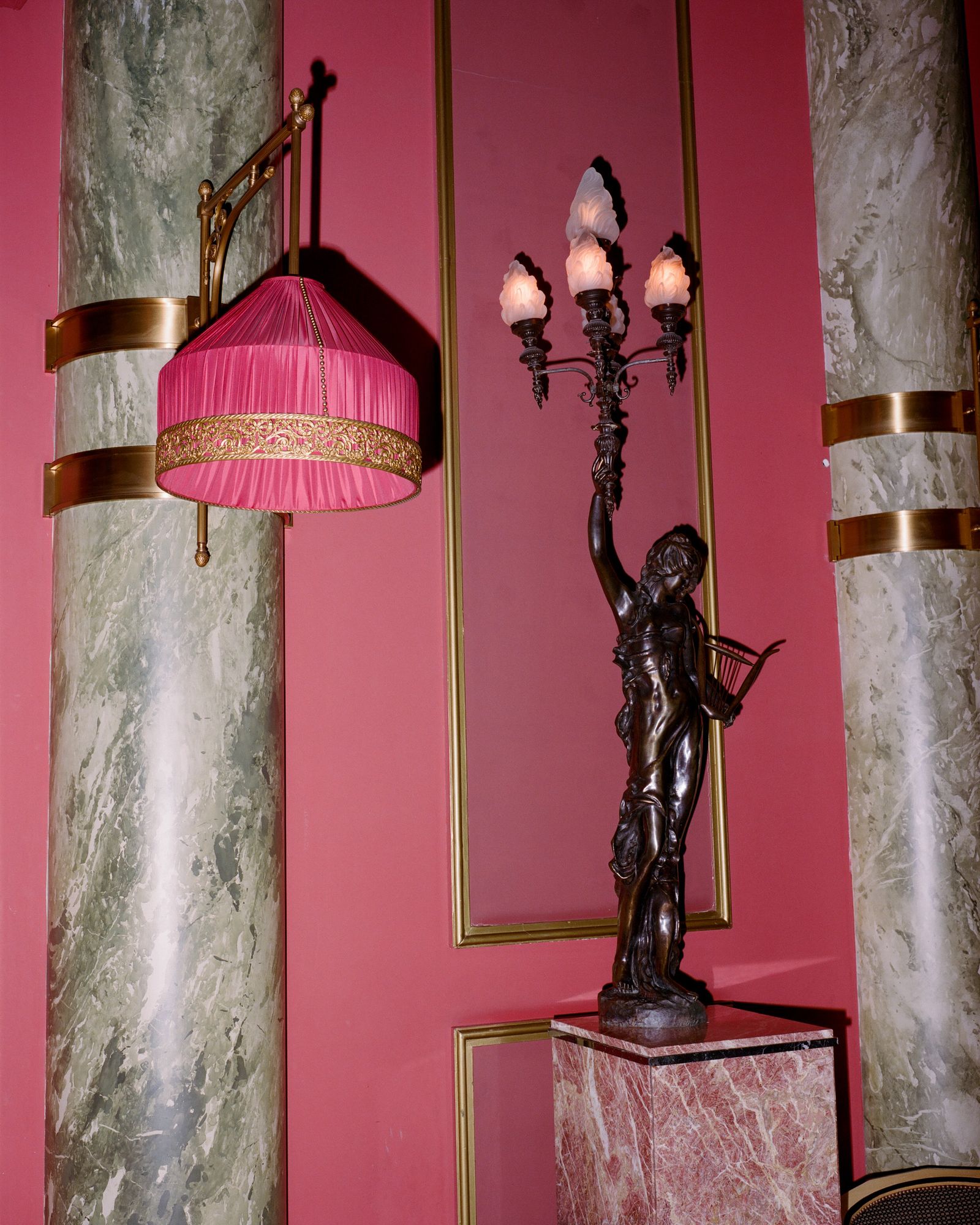 © Henri Kisielewski - Casino, (2022). Kodak medium format colour negative film (6x7).