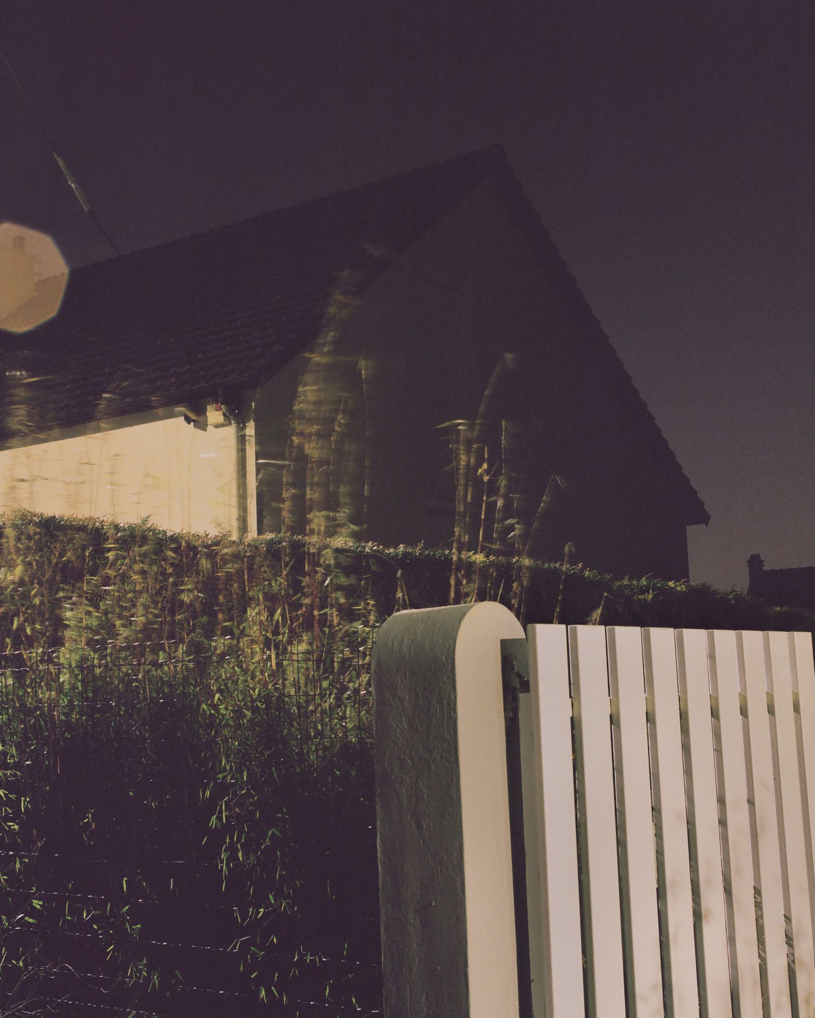 © Henri Kisielewski - White Picket Fence, (2022). Kodak medium format colour negative film (6x7).