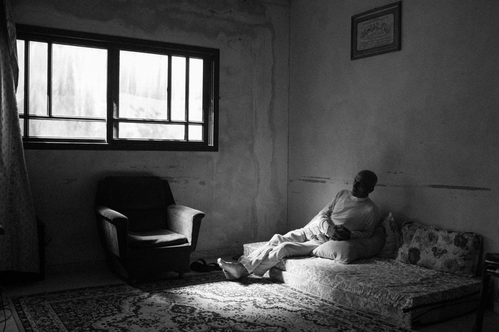 © Jost Franko - Khalil Zaanin is seen in his living room, in his home in Beit Hanoun, northern Gaza, Palestine, on Nov. 7th 2014.
