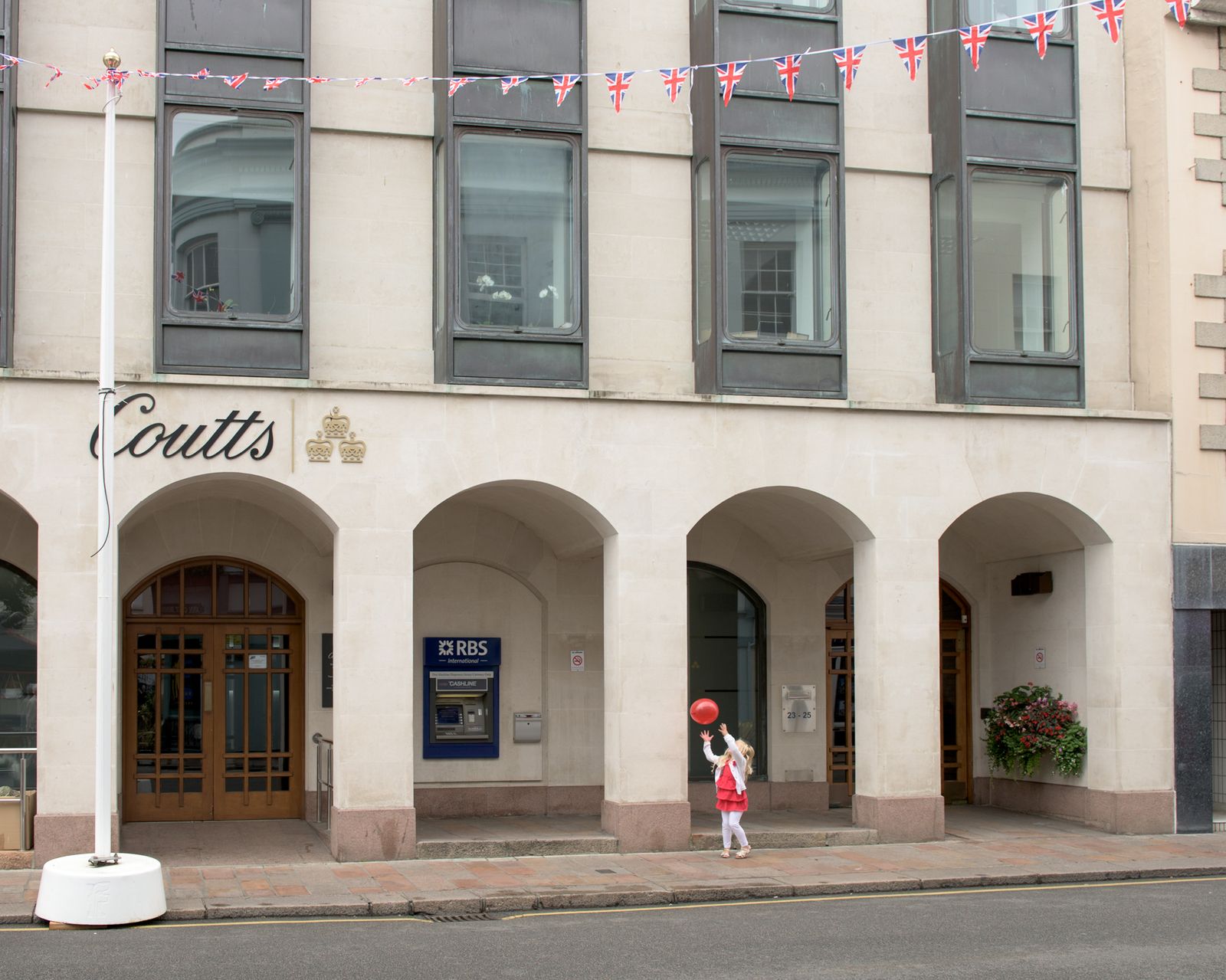 © Martin Toft - Coutts Head Office, Fête de St Helier, St Helier, Jersey. 19 July 2015 © Martin Toft