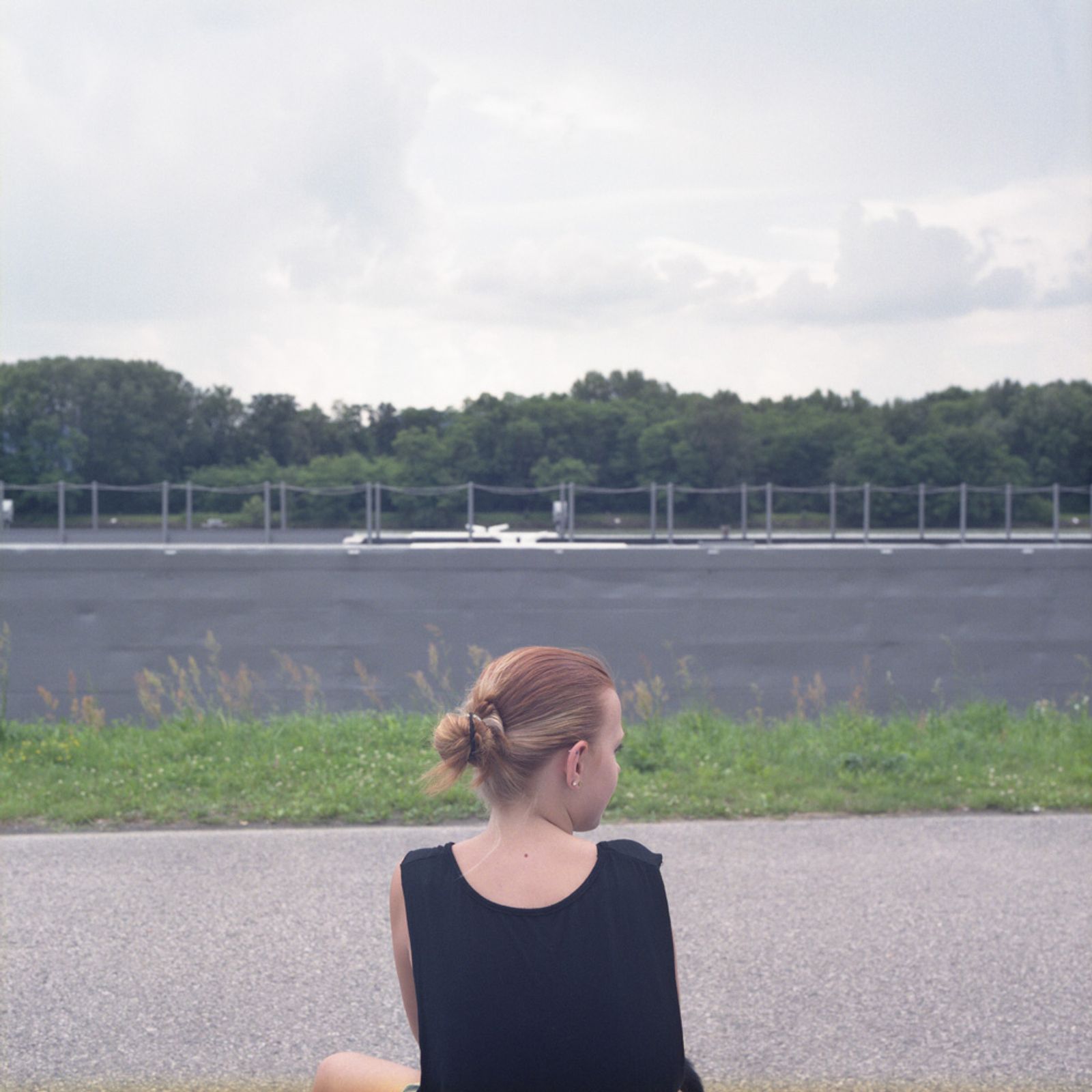© Chiara Fossati - Maria, 16 years old, looking at the Danube river.