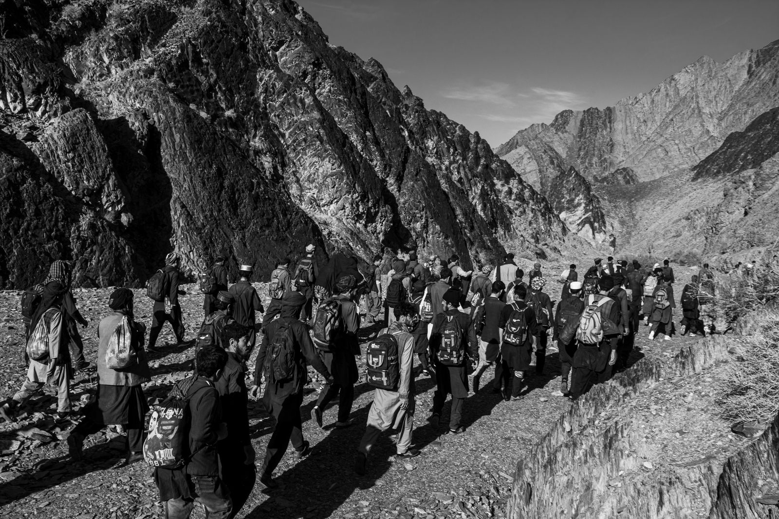 © Zobair Movahhed - Afghan refugees continue their trek into Iran after having just crossed the Iranian-Pakistani border.