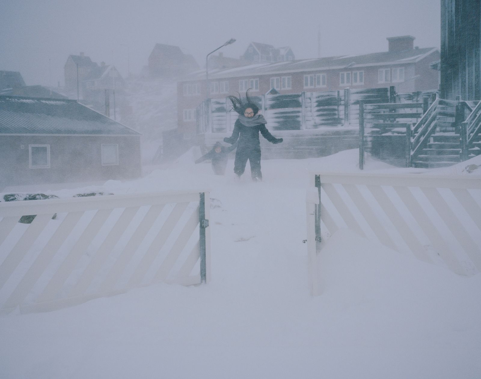 © Lukas Kreibig - Children from the northernmost children's home run towards the children's home in a snowstorm in Uummannaq.