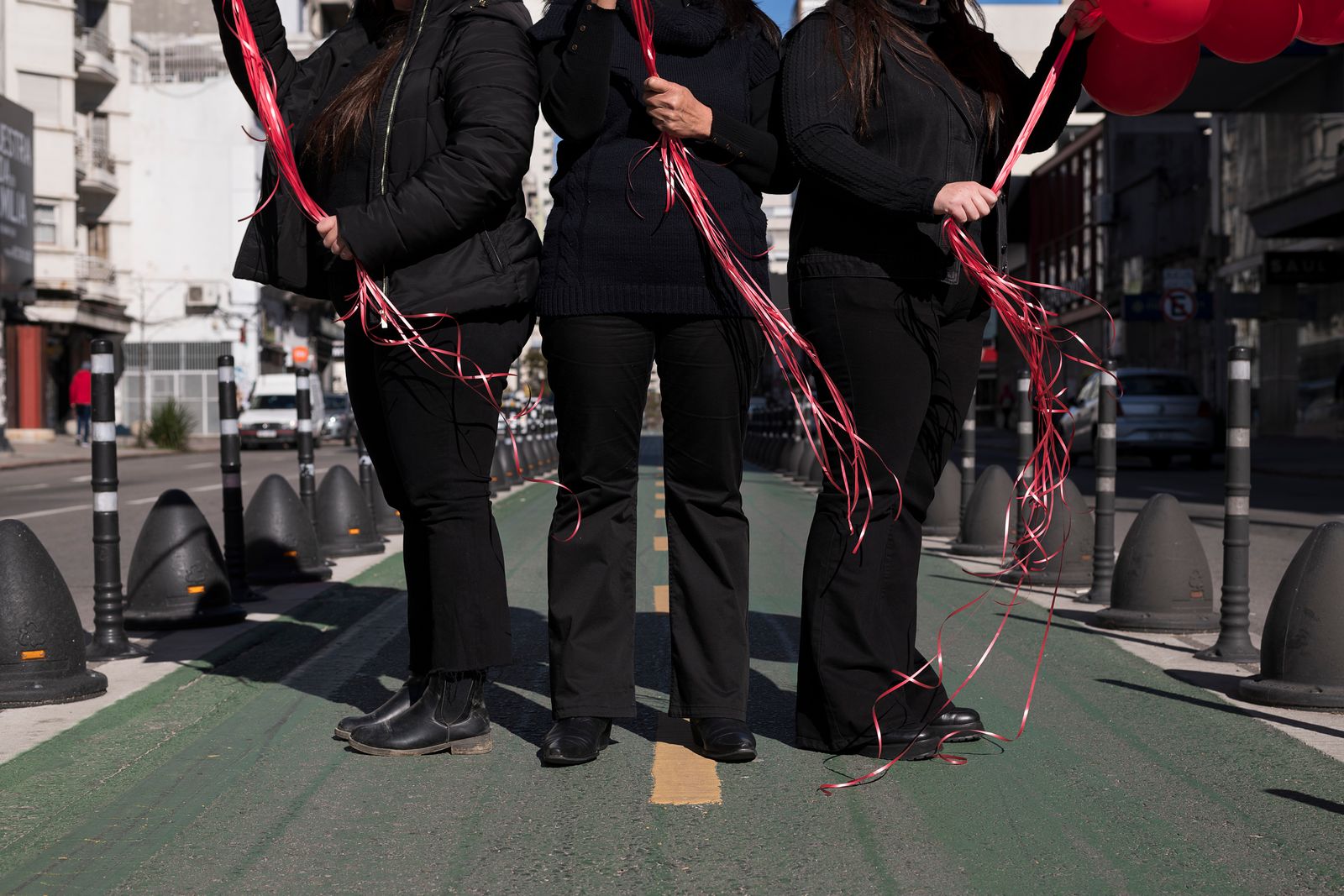 © Francisca Angelica Vivo - Dahiana, Sandra y Valentina, Av. 18 de julio, Montevideo.