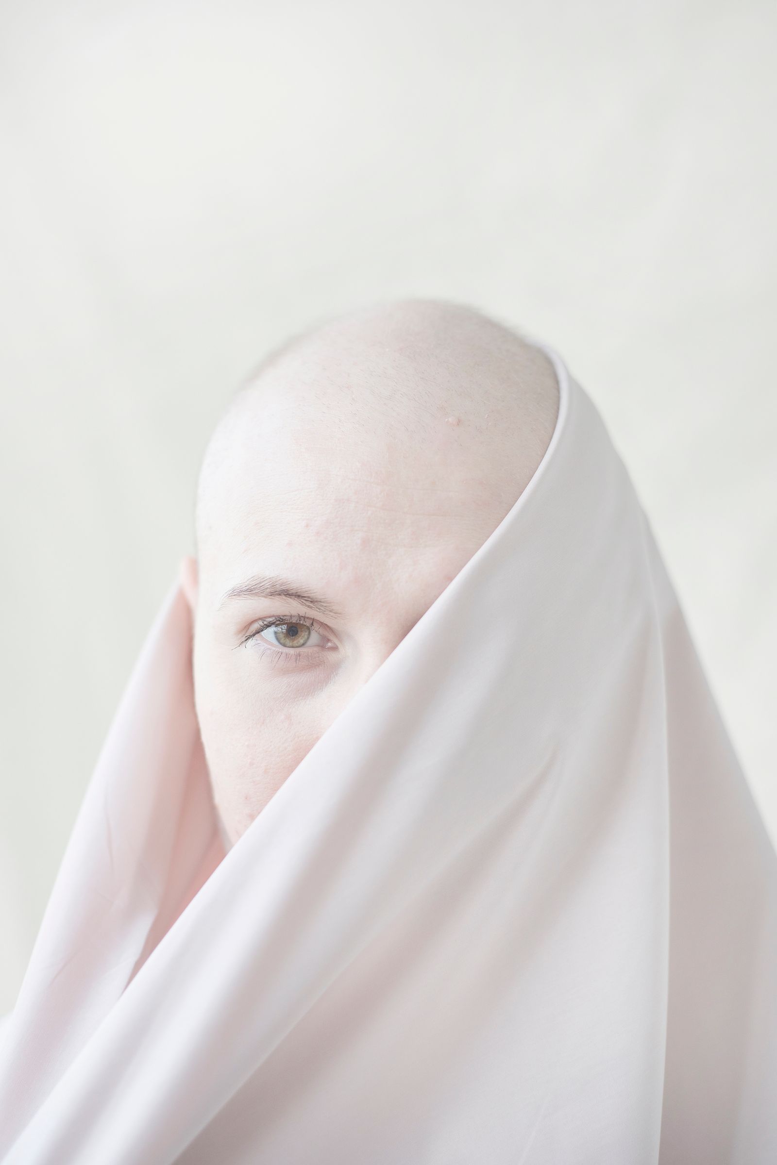 © Sergei Stroitelev - Katya's co-workers still do not know about her diagnosis.