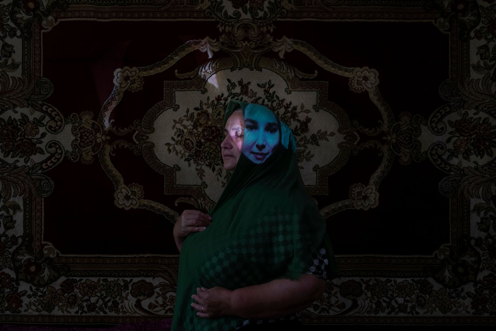 © Sergei Stroitelev - Image from the The Strongest Bond photography project
