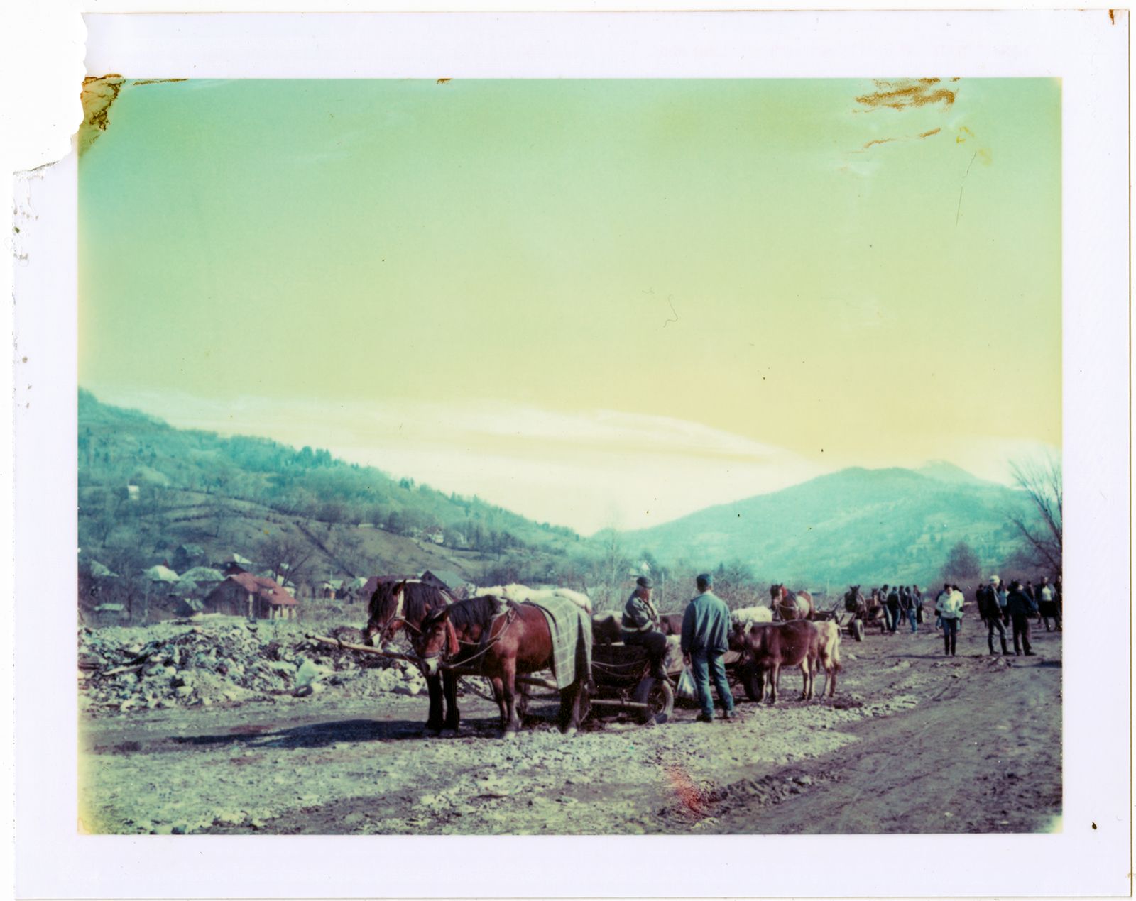 © Laura Pannack - Expired Polaroid- The market