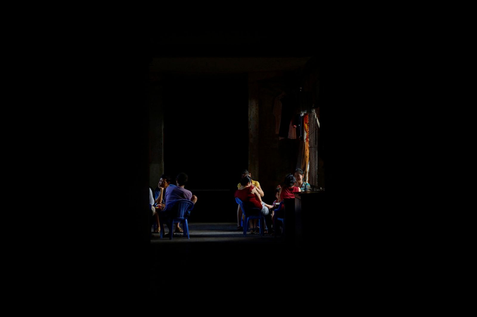 © Laurent Weyl - 1st floor in café Bun Bo Hue during a power cut.
