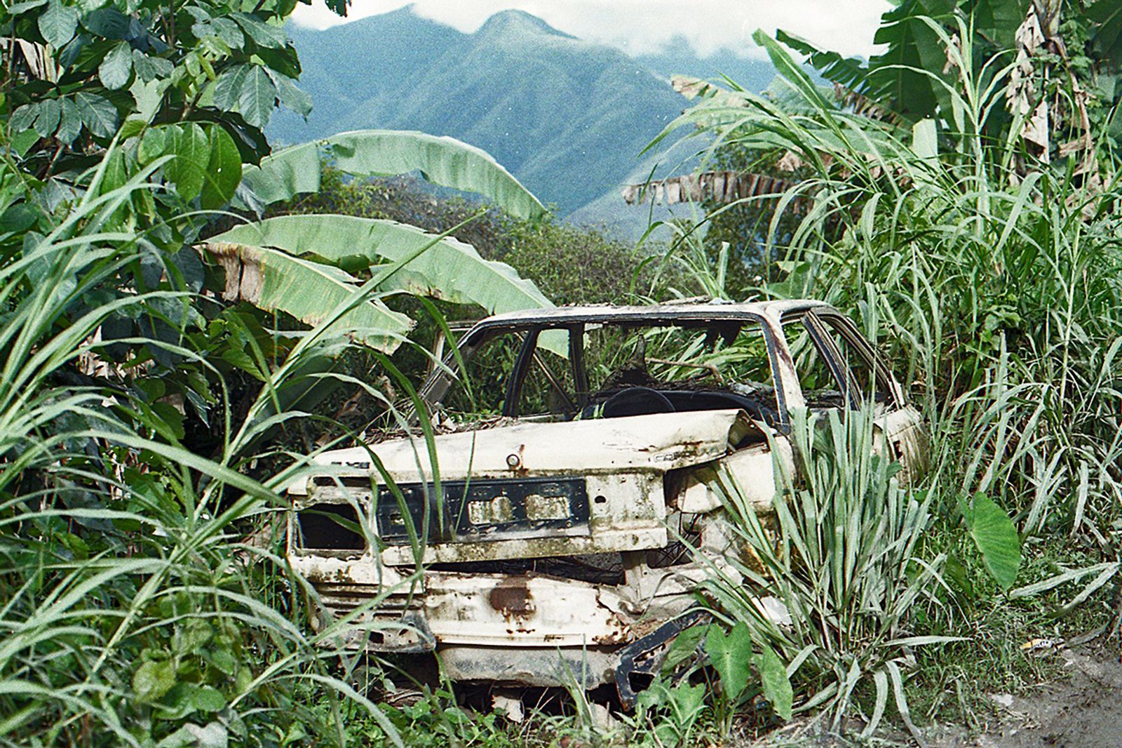© Horacio Culaciatti - Image from the Gabinete de objetos hallados. photography project