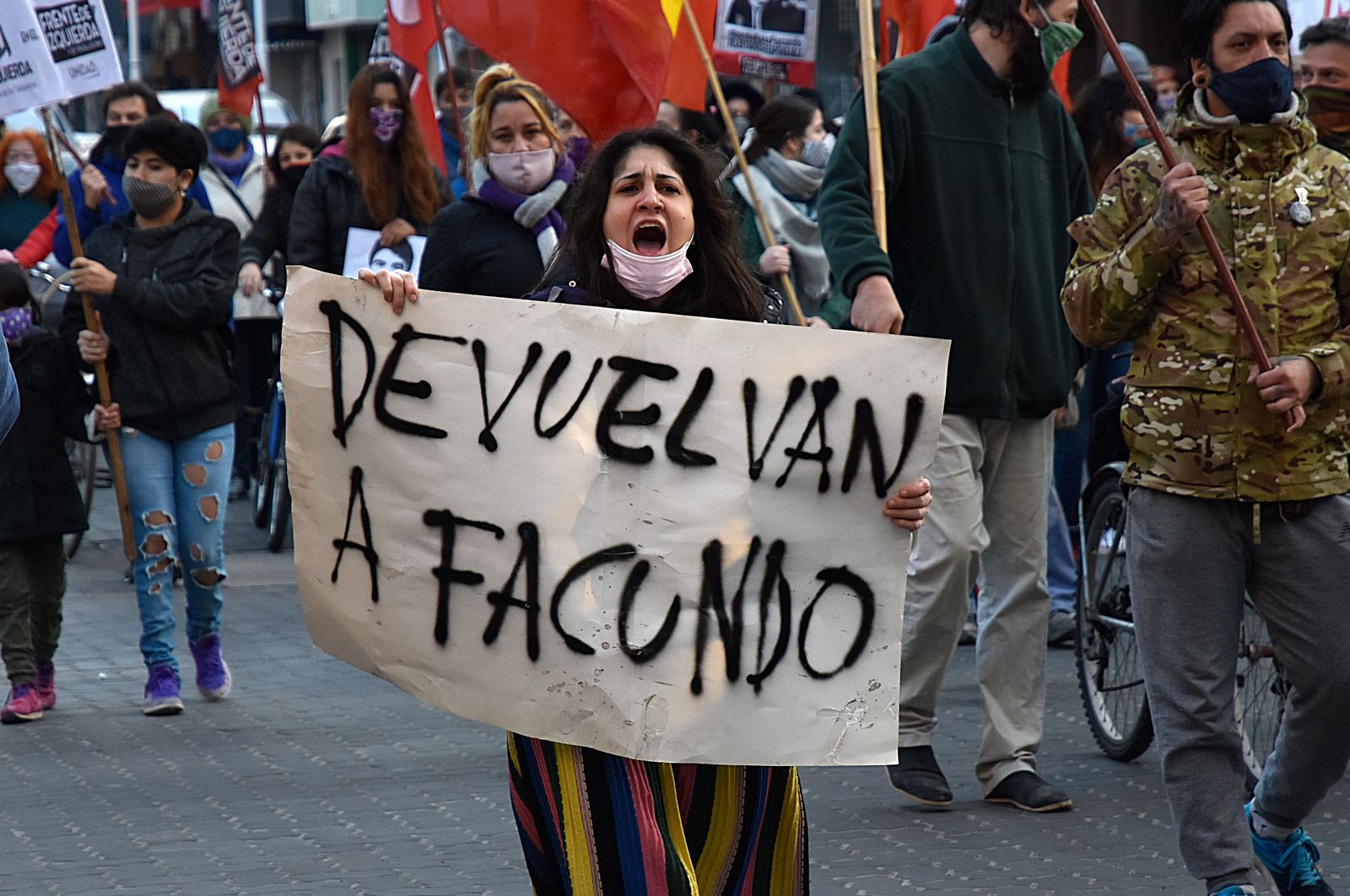 © Horacio Culaciatti - Organizaciones sociales y activistas se manifiestan.