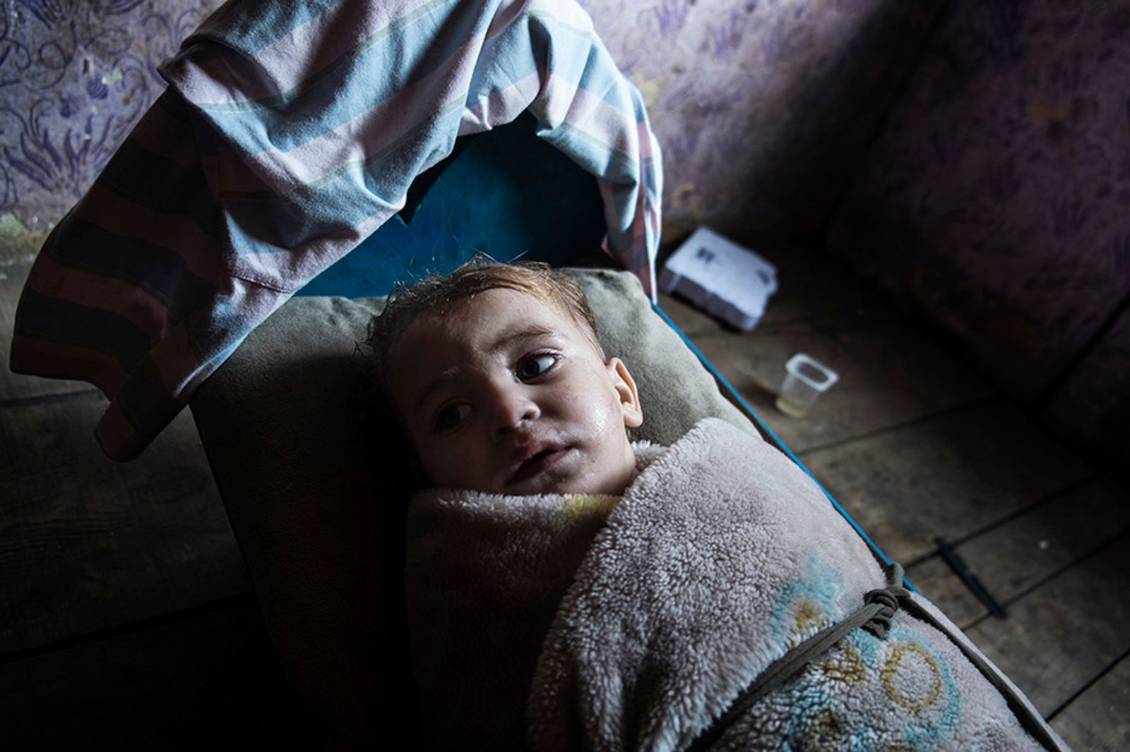 © Gianmarco Maraviglia - Camp Konic, Podgorica, Montenegro. A little sick child is sleeping in a shack with no water, in Konic 1
