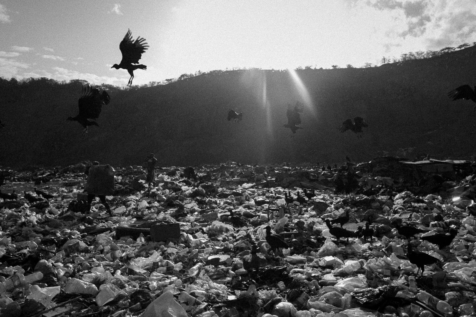© Fabiola Ferrero - Image from the Venezuela: Blurred in despair photography project