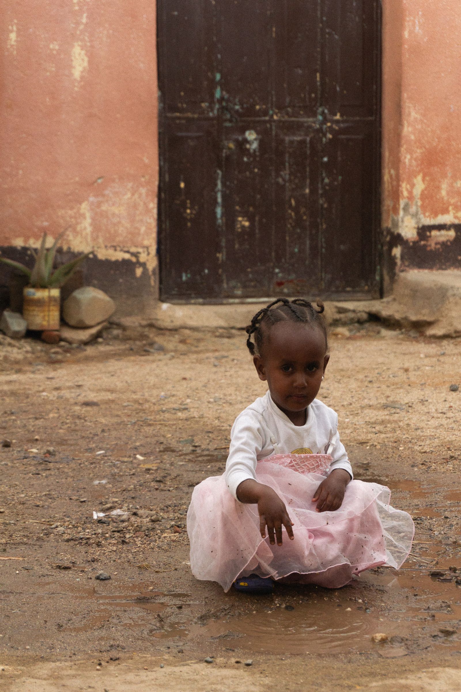 © Akberet Johanna Ghebray - Asmara / Eritrea - girl playing outside