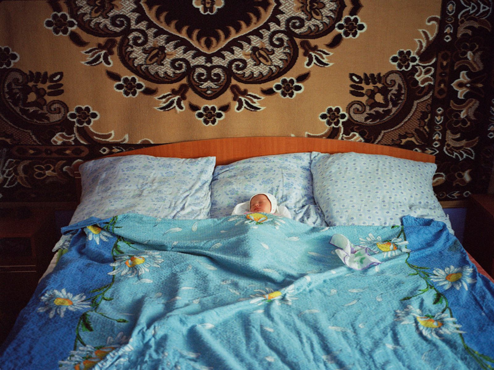 © Andrea Diefenbach - A baby is sleeping. His father and grandmother live in Italy.