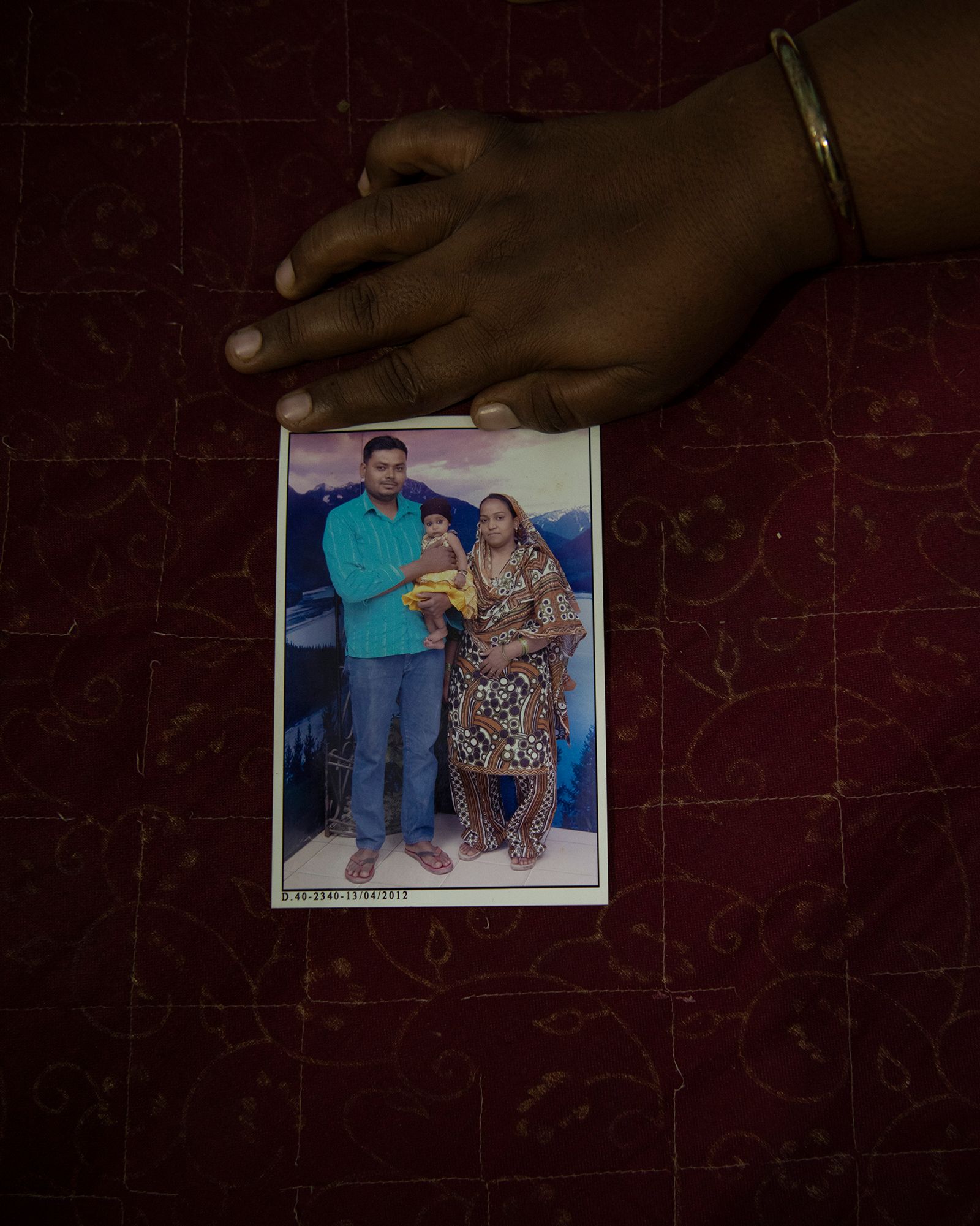 © Alejandra Arévalo - Ali, Sayieda and their first child Misba in Ahmedabad.