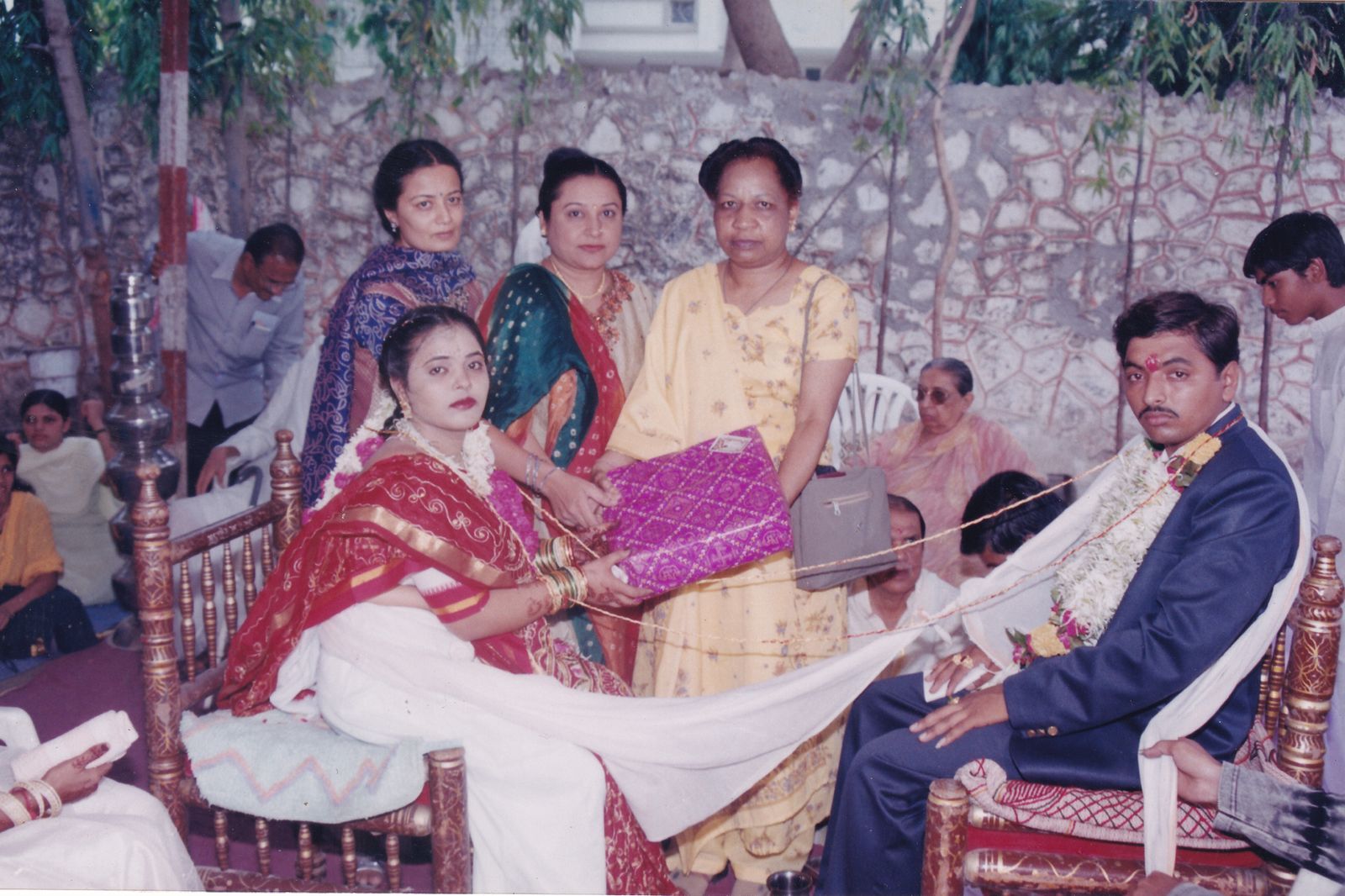 © Alejandra Arévalo - Fadima Didi attending to her Hindu friend wedding in Bhavnagar. Family Archive.