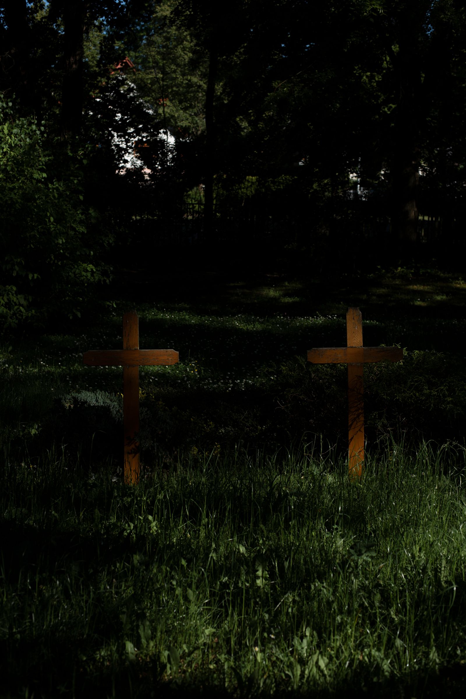 © Alejandra Arévalo - Two crosses on the local cemetery.