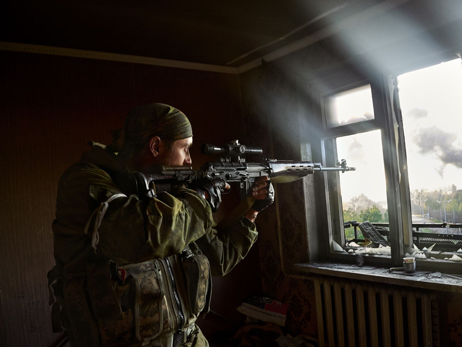 © Alfredo Bosco - Ukraine; Donbass region; Donetsk; 2014 Separatist rebel sniper during the attack of Donetsk's airport.