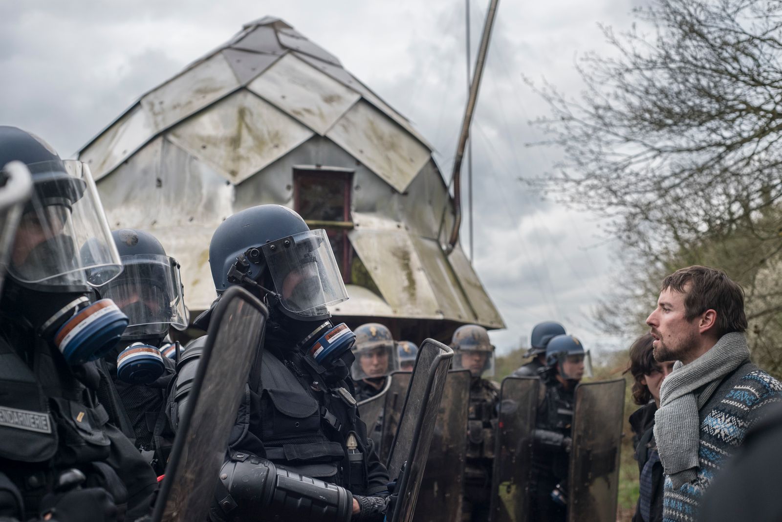 © Penelope Thomaidi - An inhabitant confronting the police at 100 Noms farm, ZAD of Notre Dame des Landes, France, April 9th, 2018.