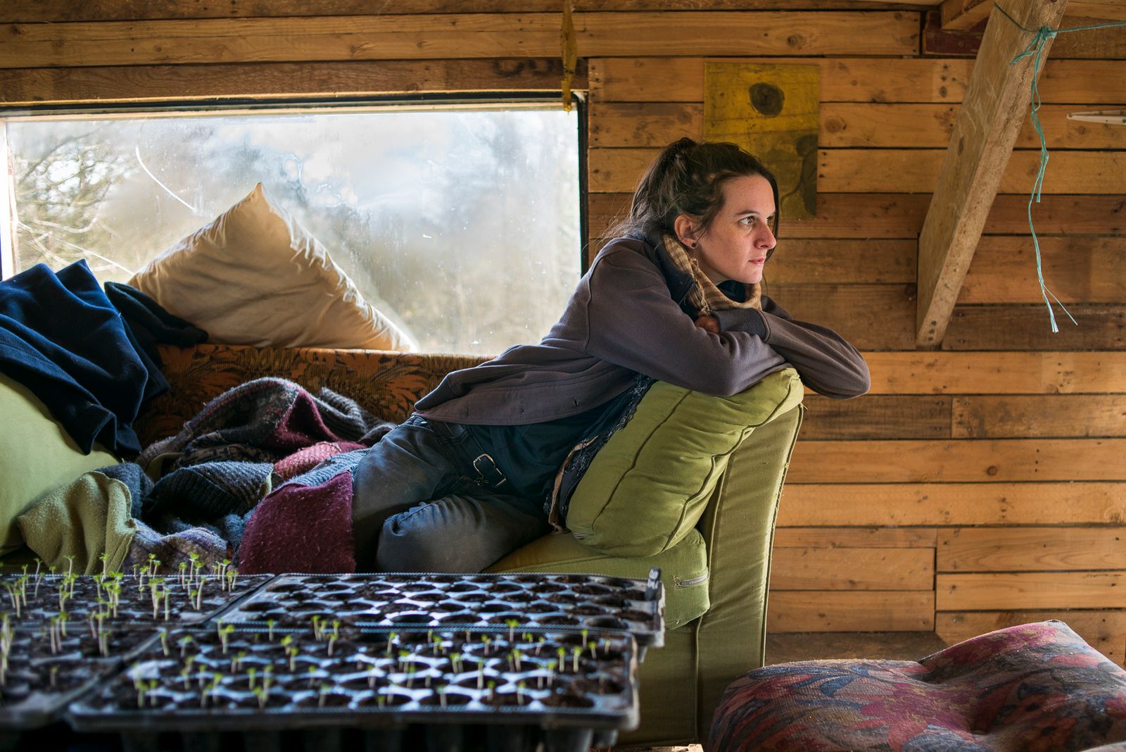 © Penelope Thomaidi - Vero in her living room in la Hulotte cabin. March 2018.