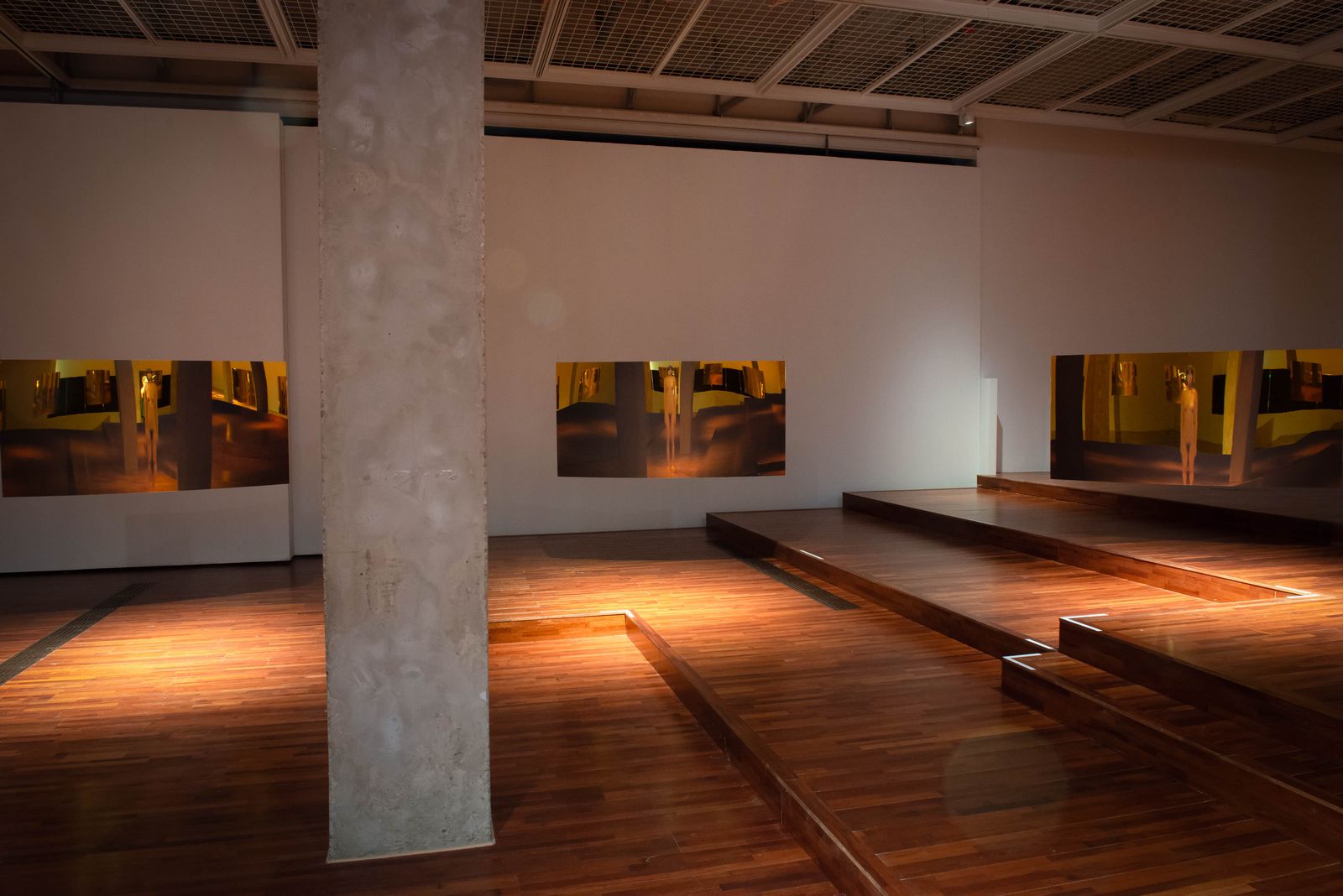 © SEULKI Ki - Installation view_Geist in the exhibition, 2024, UV print on gold acrylic mirror, 178.5 x 88.5cm (set of 12)
