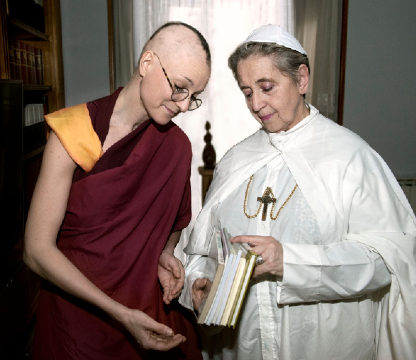 © Ana Amado - The Dalai Lama meets the Papisa Joanna Paula II, Rome, 1982