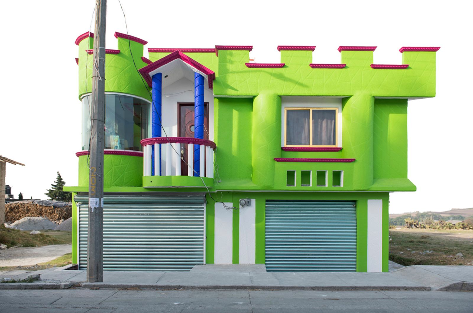 © Adam Wiseman - Image from the Arquitectura libre, exhibición a domicilio photography project