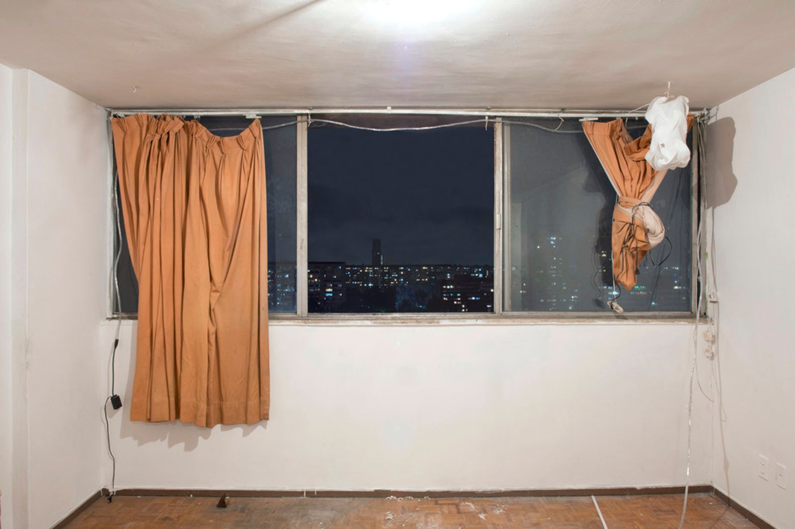 © Adam Wiseman - Image from the Windows of Tlatelolco photography project