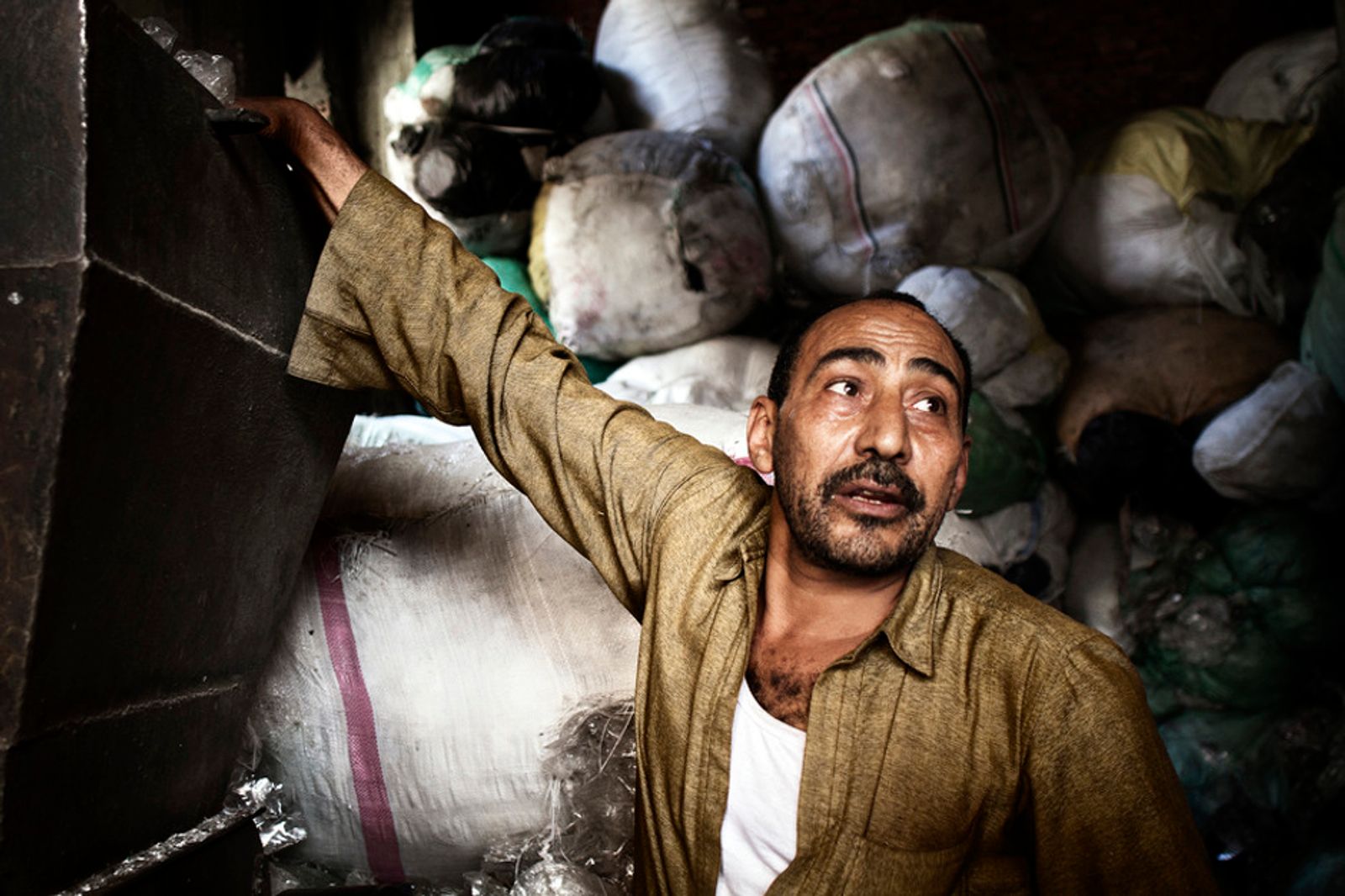 © Manel Quiros - Image from the MANSHIYAT NASER: The Garbage City photography project