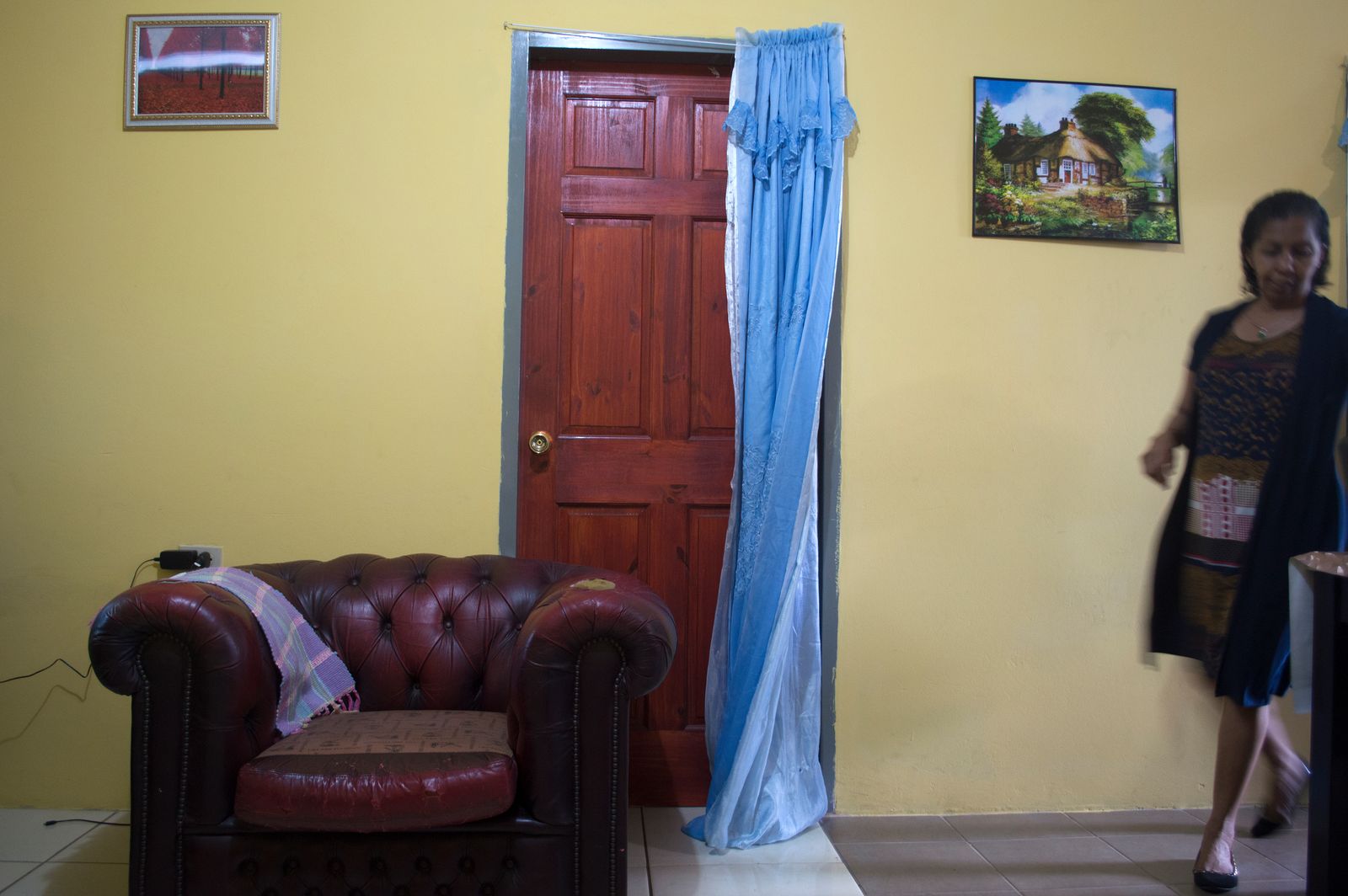 © Johanne Rahaman - My sister Dianne Miller, in the living room of my sister Sharon. El Socorro, Trinidad 2016