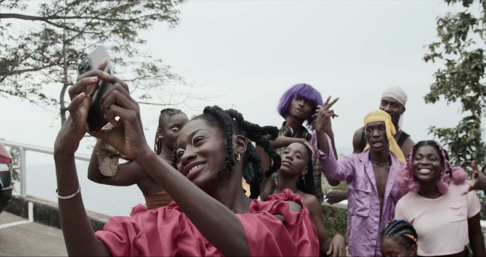© Priscillia Kounkou Hoveyda - Aya, Boi and friends, free. Freetown, Sierra Leone
