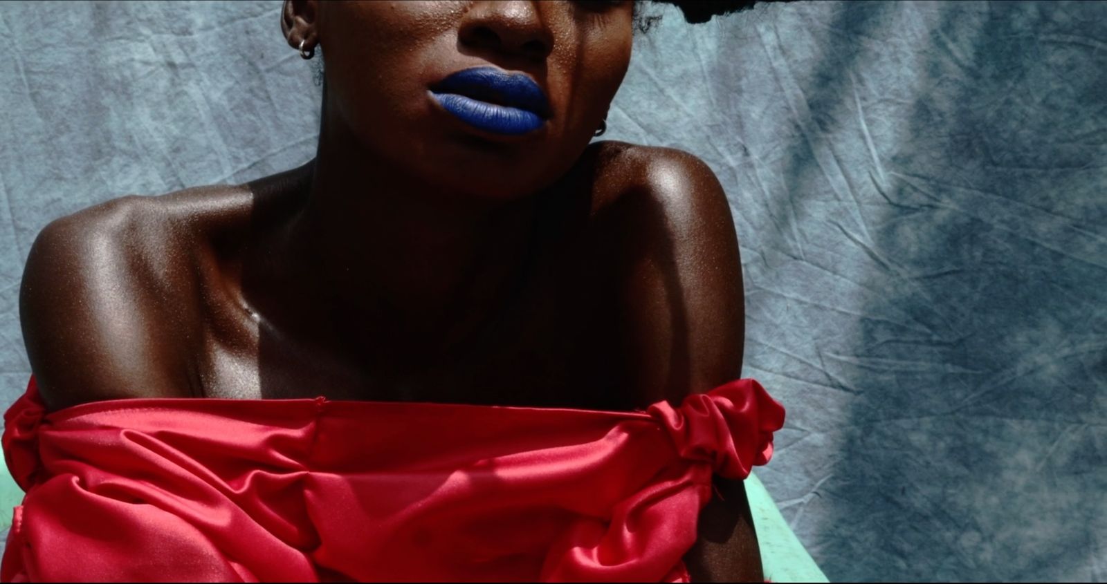© Priscillia Kounkou Hoveyda - Blue instead of the expected rouge on her lips. A nod to patriarchy. Freetown, Sierra Leone.