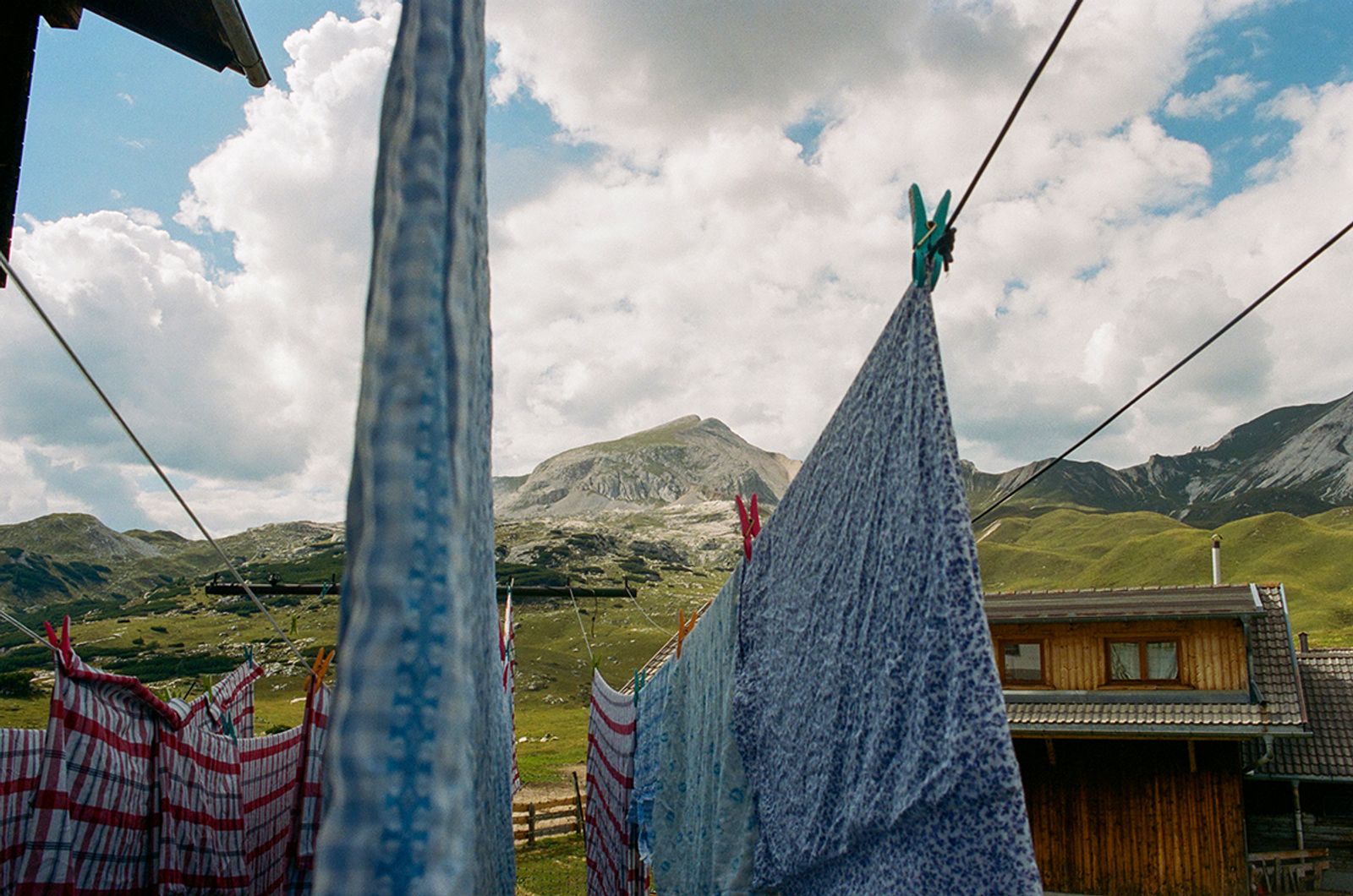 © Claudia Mann - Tablecloths hanging out to dry at Munt de Sennes in the Fanes-Sennes-Braies Natural Park.
