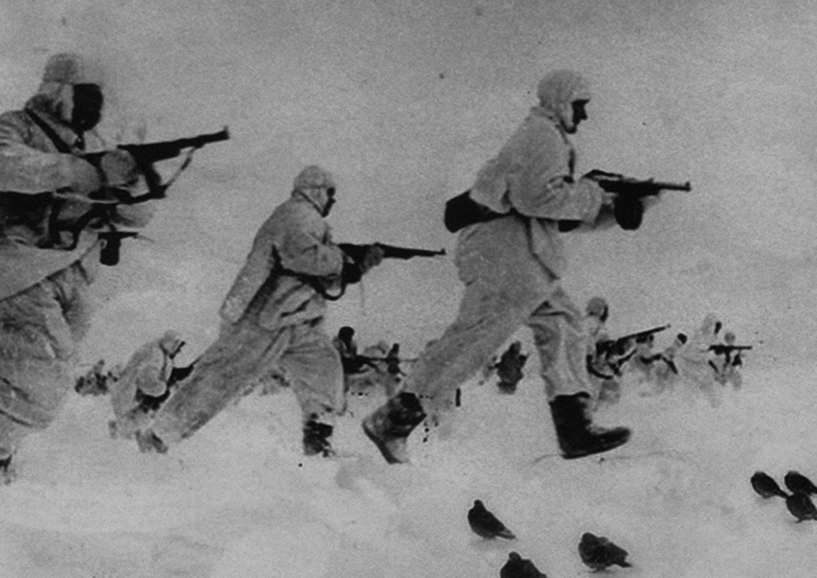 © Asya Zhetvina - The spy pigeons in a battlefield during World War II,1942
