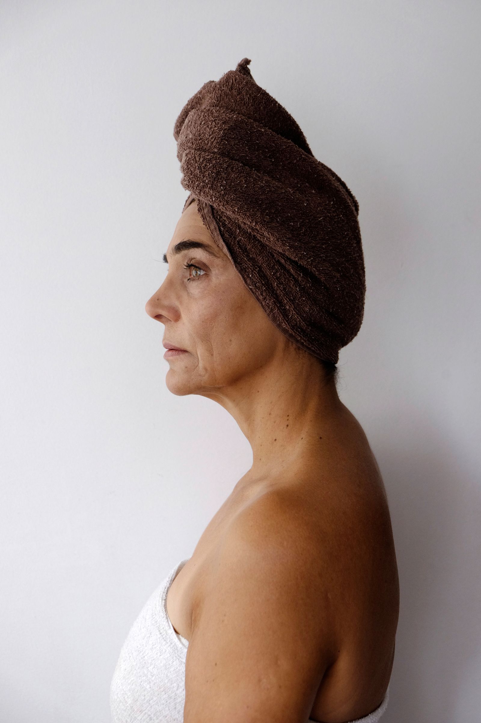 © Santiago Escobar-Jaramillo - Olga Lucía with a towel remembers the past. 2016.