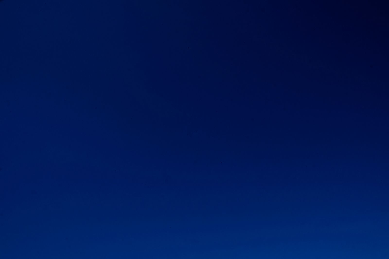 © Santiago Escobar-Jaramillo - The blue sky is a metaphor for the lack of water (clouds) and drought in Guajira, Colombia.