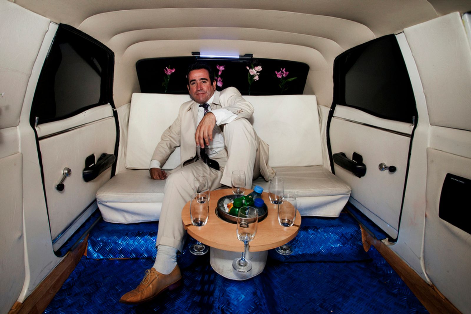 © Myriam Meloni - Jhonni, the owner of the limousine. Renting the limousine costs about 400 pesos ( 50 USD) per hour.