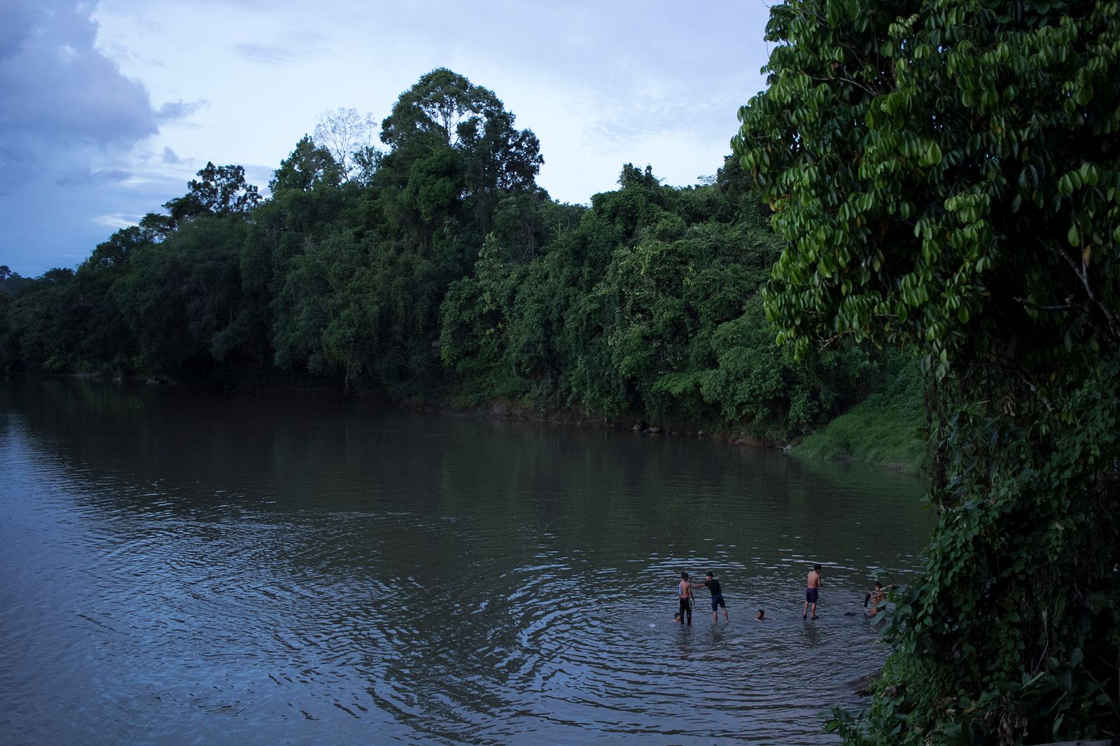 © Michael Eko - Children take a bath by the Malinau River, North Kalimantan Province of Indonesia, 2020.