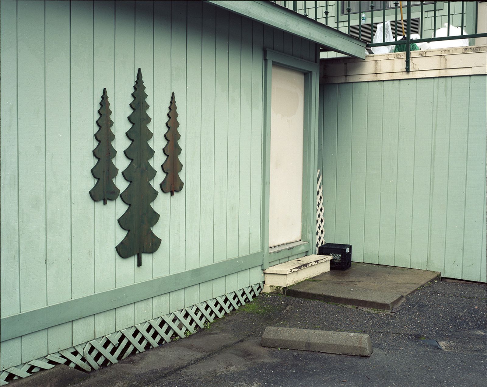 © Maya Meissner - Image from the The Cedar Lodge photography project
