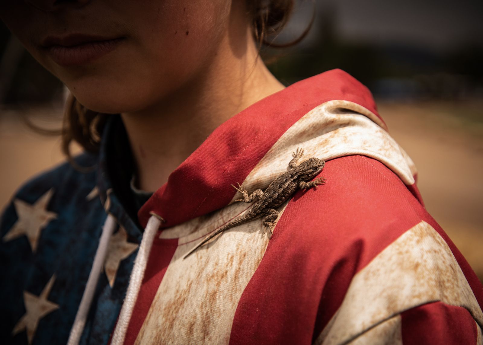 © Rosie Day - Emma (Age 13) collects blue belly lizards to sell for $1 each. Wamic, Oregon (Pop. 36)