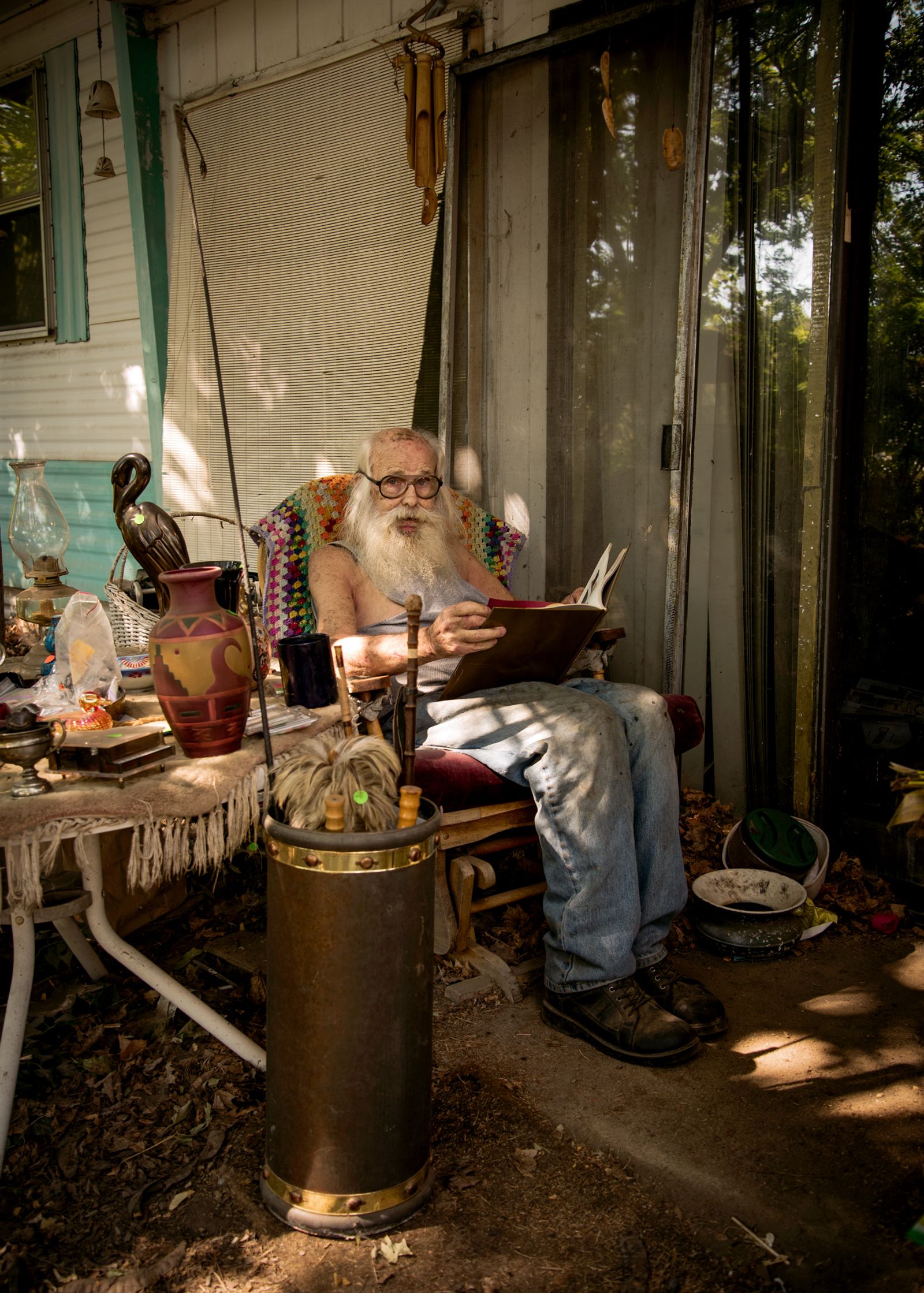 © Rosie Day - Larry hosts a garage sale at his house in Dufur, Oregon (Pop. 604)