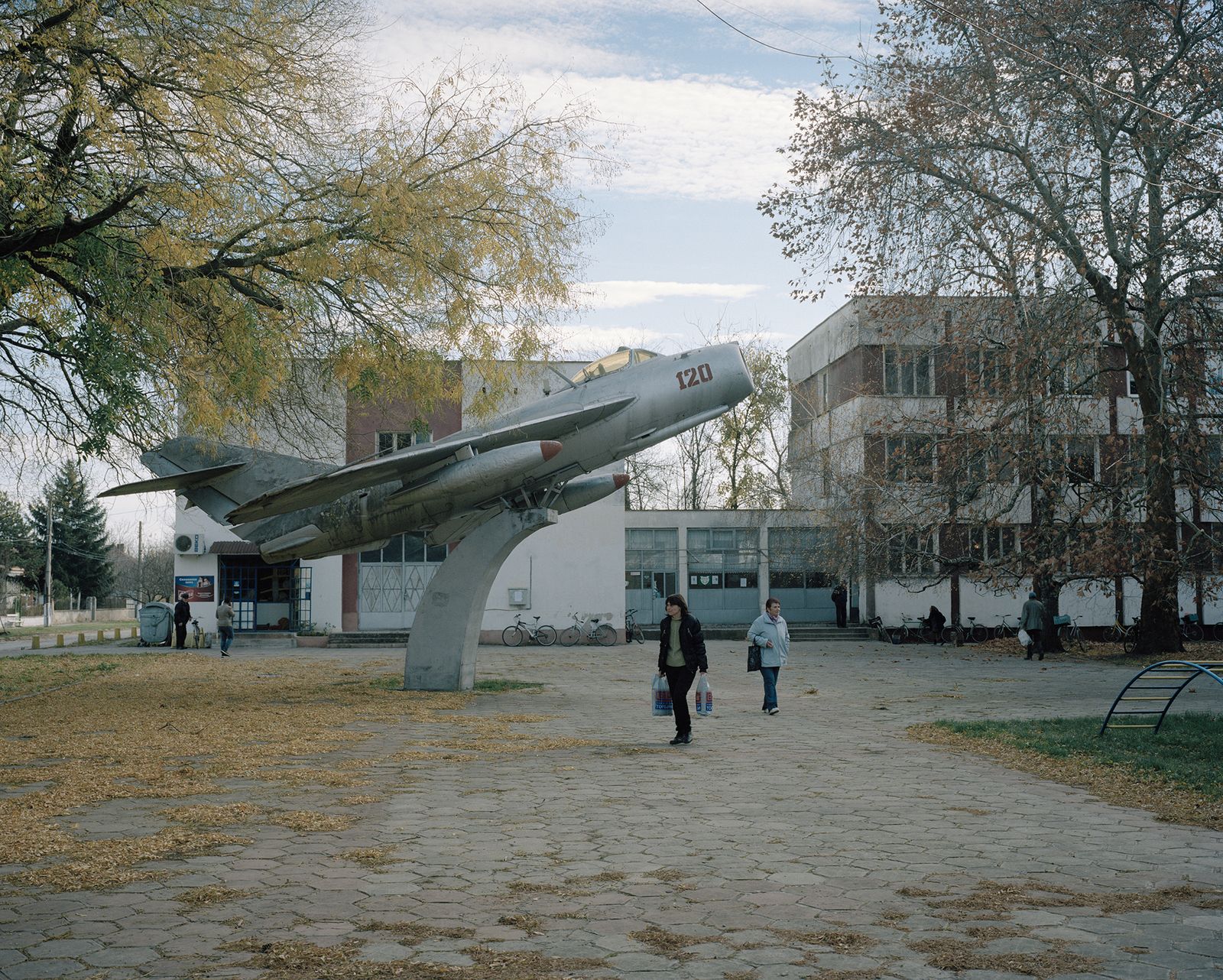 © Tommaso Rada - Bulgaria, Bardaski Geran. A MIG plane uses as a monument in the main square of a village.