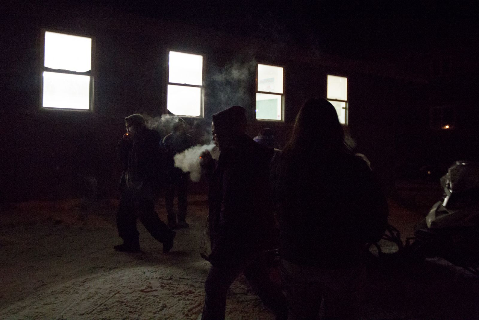 © Nima Taradji - During a break from bingo, players go outside to smoke and regroup. (Nima Taradji/Polaris)