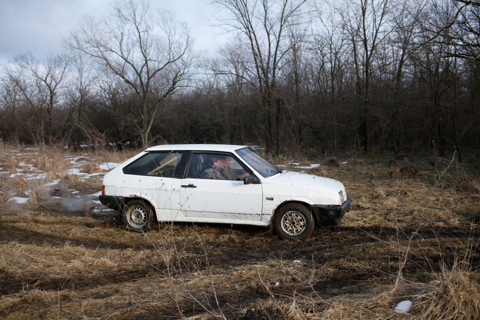 © EDUARD KORNIYENKO - Image from the LORDS OF THE GUNS photography project